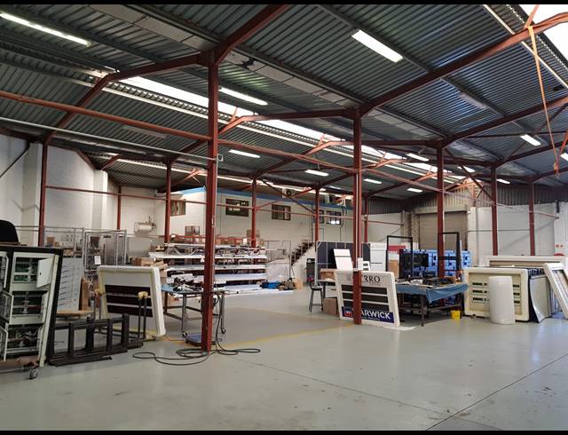 1,300M² WAREHOUSE TO LET IN KILLARNEY GARDENS